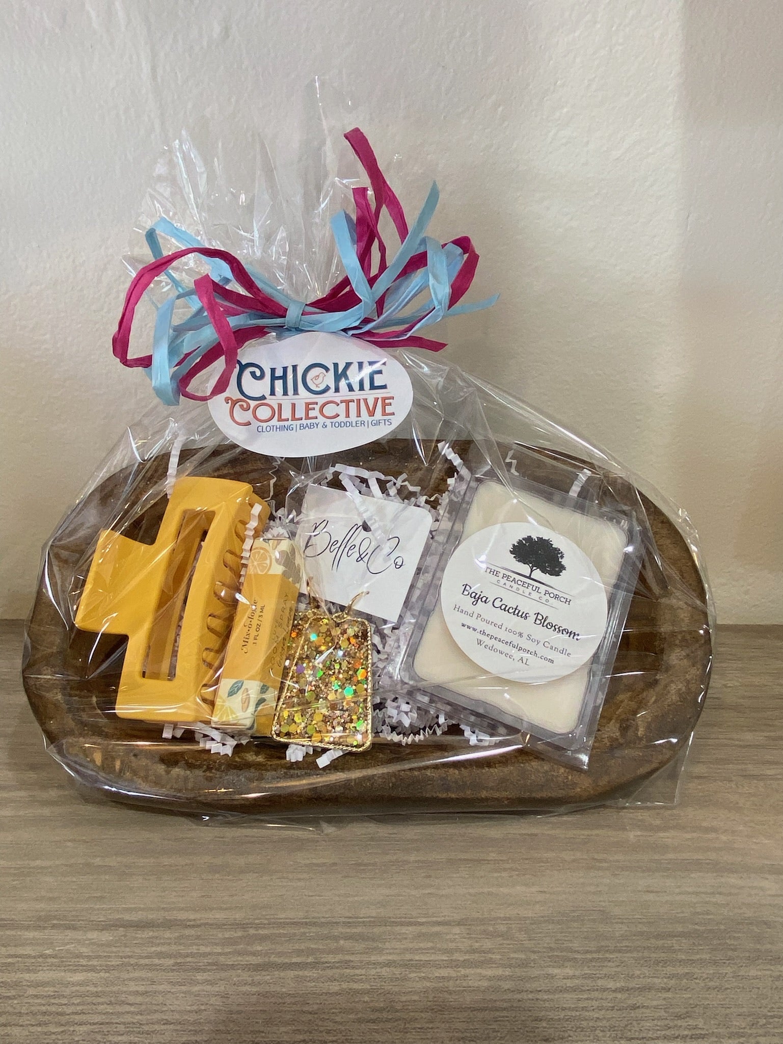 The Chickie Collective Everyday Bundle gift basket efficiently streamlines a candle and a gift card for a perfect present.
