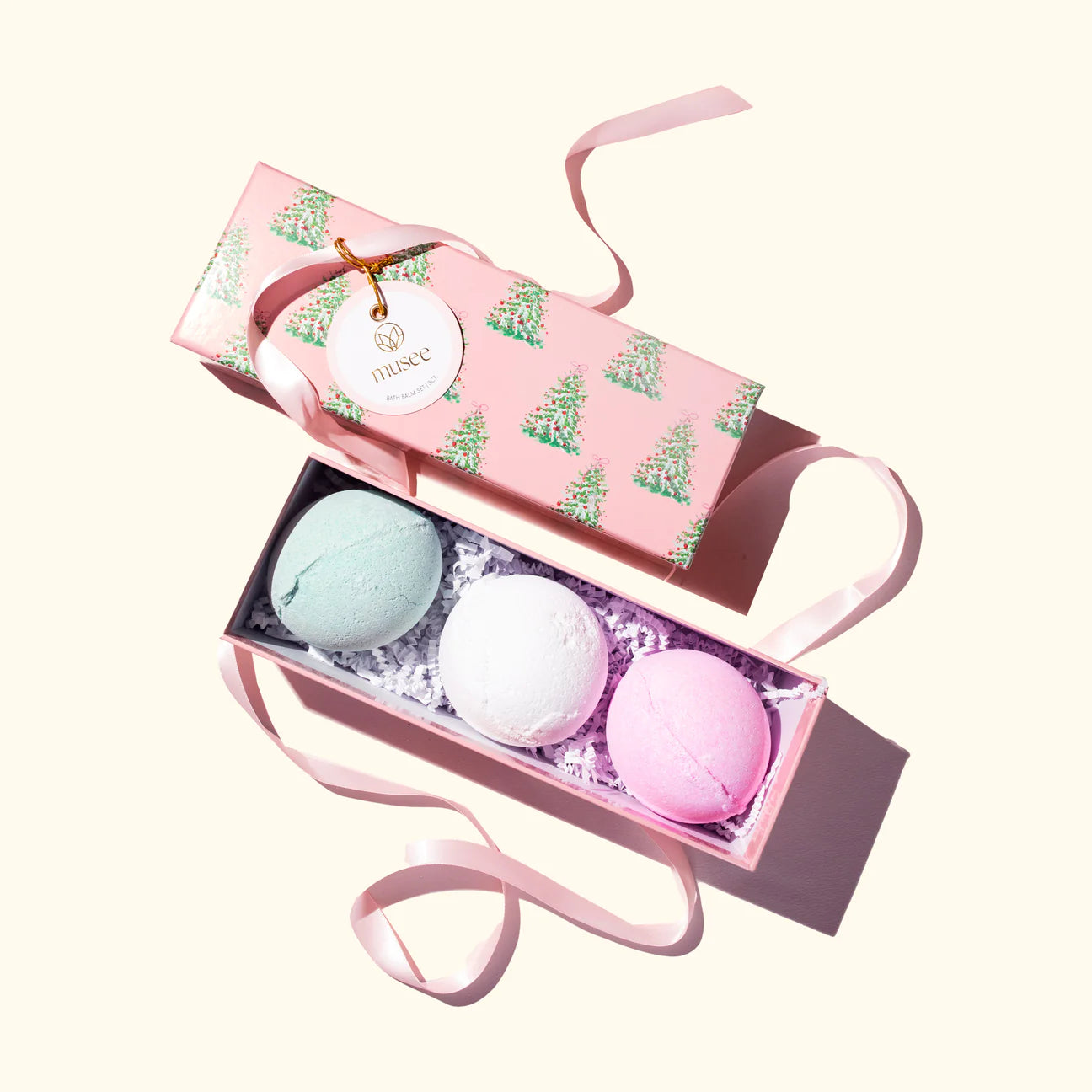 This Musee Christmas 3 Bath Balm Set features three festive bath bombs presented in a pink box with a beautiful ribbon. Perfect for relaxation and pampering at home during the holiday season!