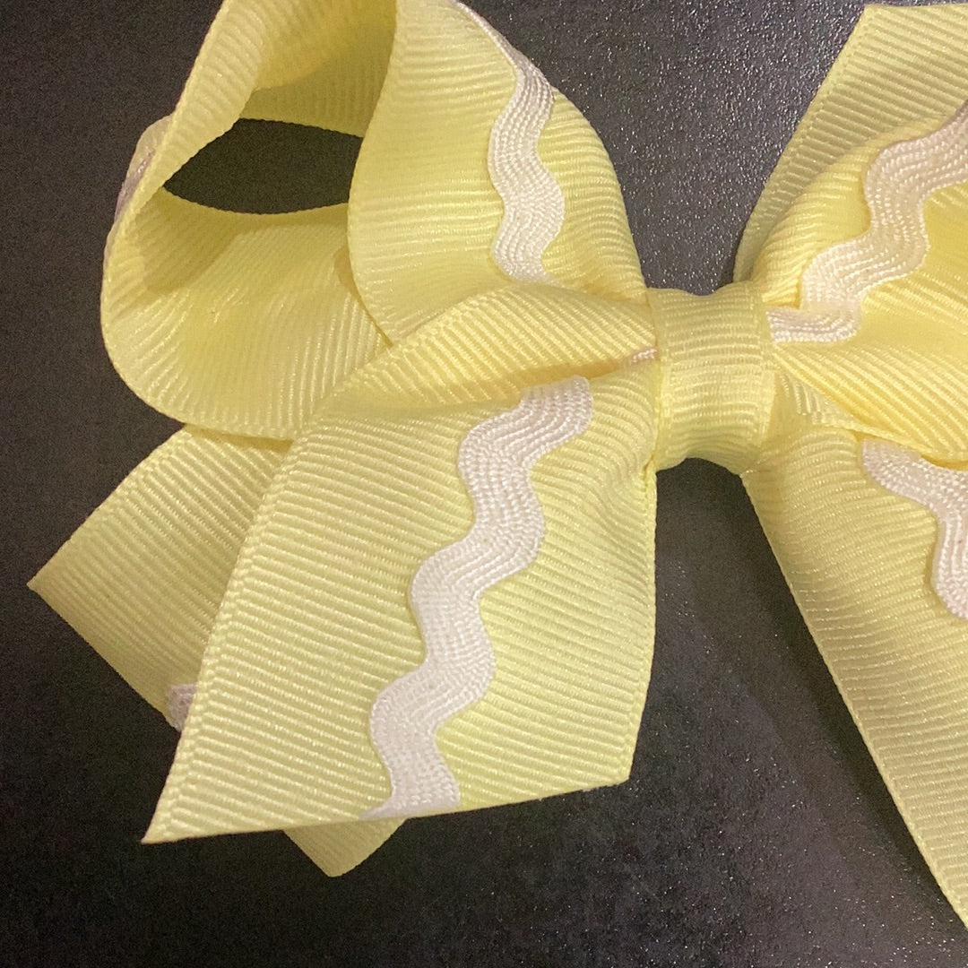 Pastel yellow bow